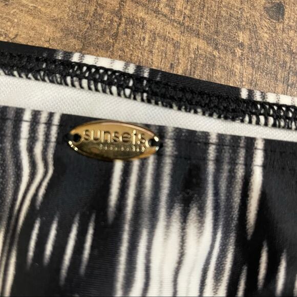 Sunsets High Waisted Bikini Bottoms w/Molded Cup Bikini Top - Picture 5 of 13